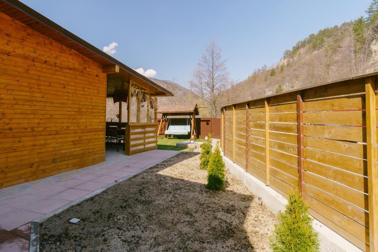 Hostal Casa Vio Nehoiu Exterior foto