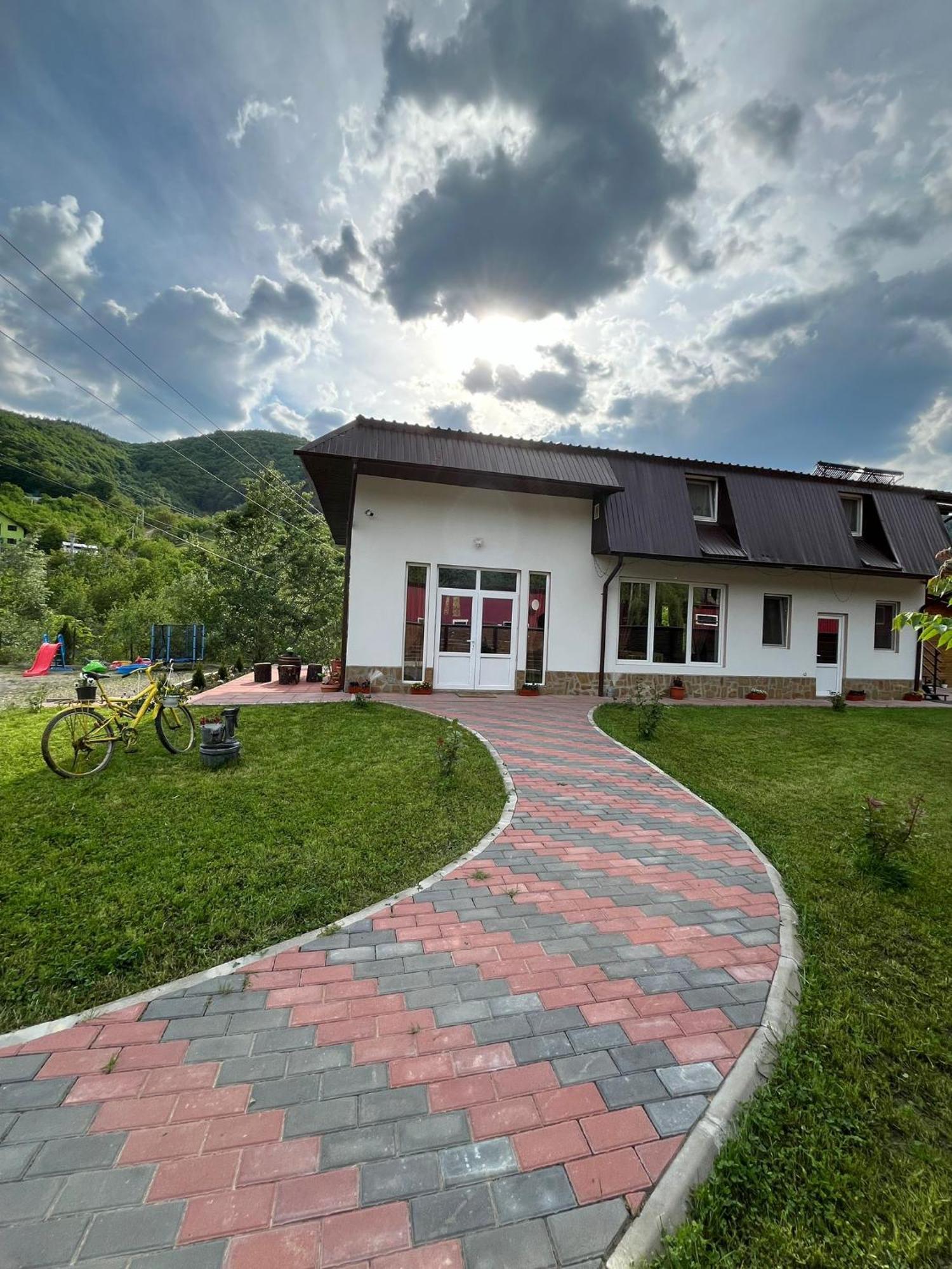 Hostal Casa Vio Nehoiu Exterior foto